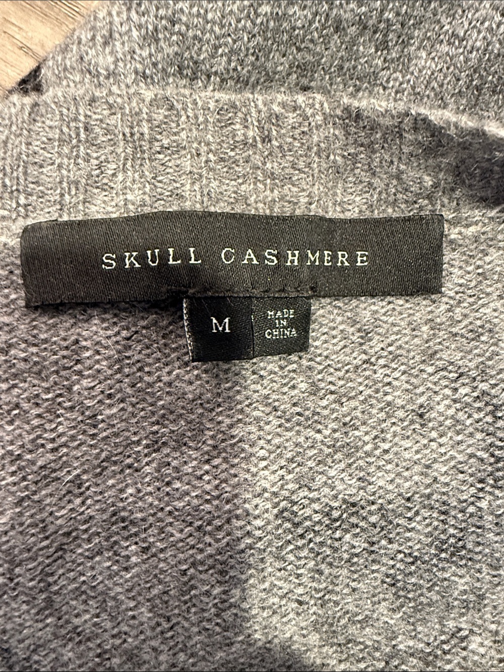 Gray Skull Print CASHMERE V-Neck Sweater Size Medium - Picture 3 of 4
